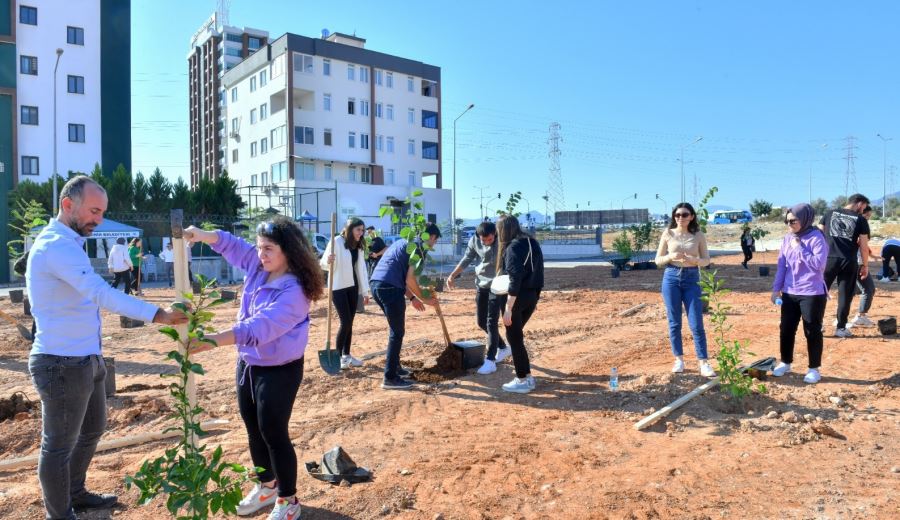 Başkan Özyiğit, “Yenişehir’de yeşil alan sayısını arttırdık”